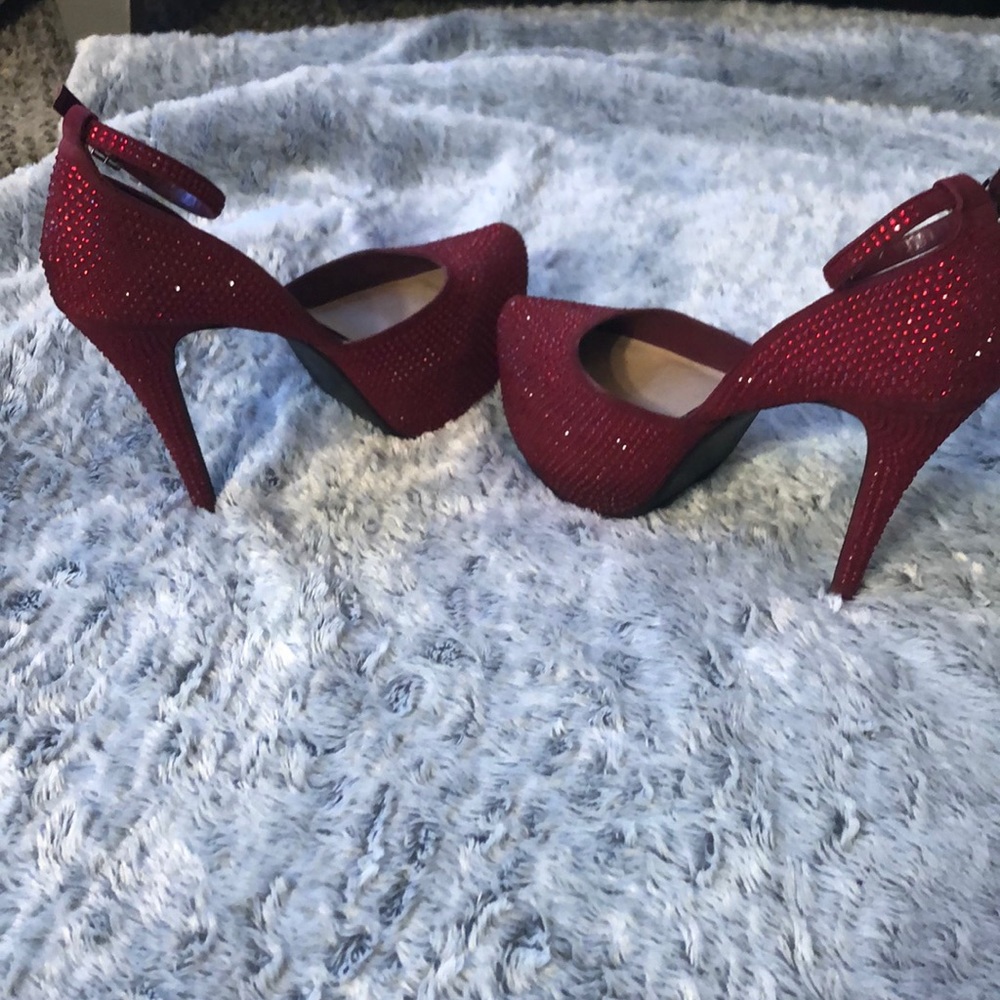 Heels - Picture 4 of 4